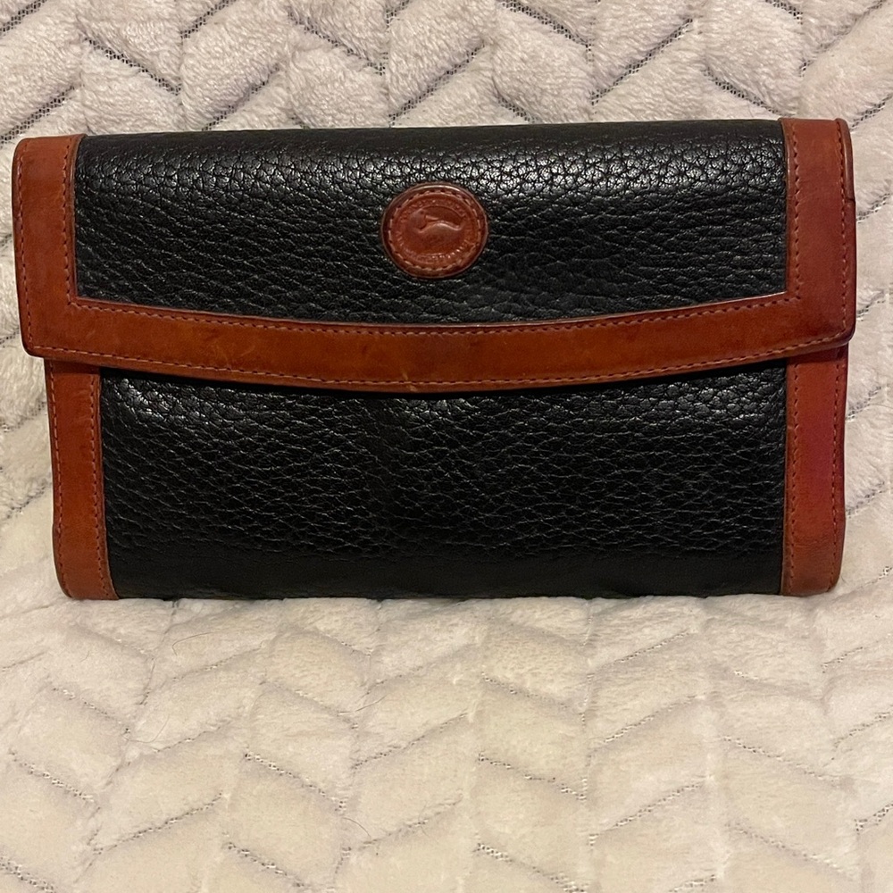 Dooney and Bourke W04 checkbook organizer